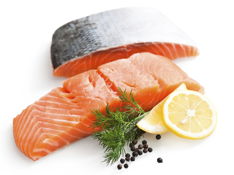 Top 16 loại thực phẩm giúp eo bạn thon hơn 15 Trong cá hồi có chứa rất nhiều omega-3.