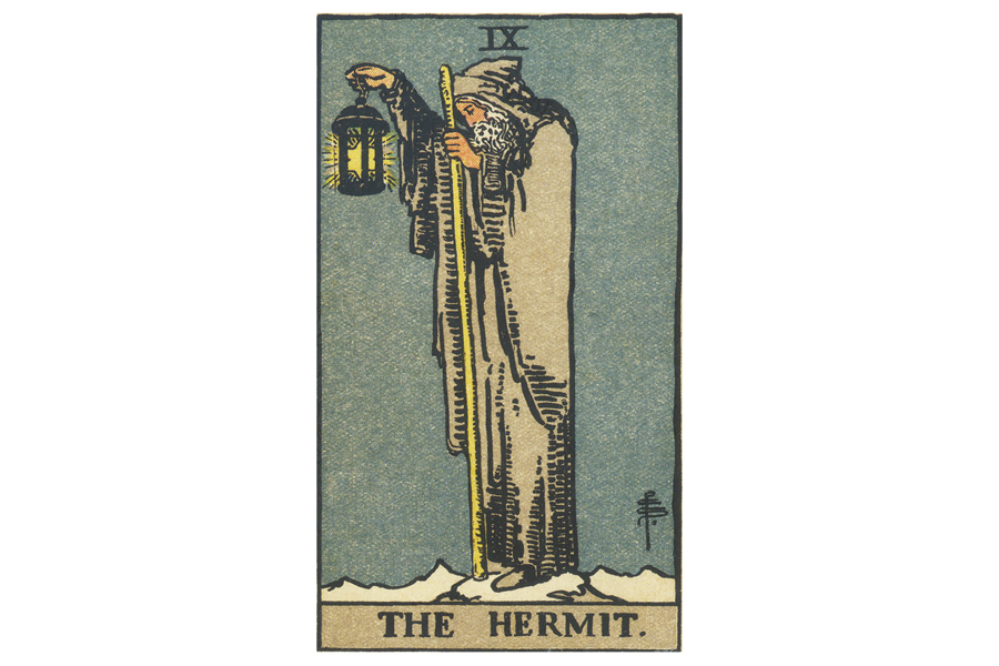 Ý Nghĩa Lá Bài The Hermit Trong Bộ Bài The Gilded Tarot: Ẩn Sĩ Trầm Mặc