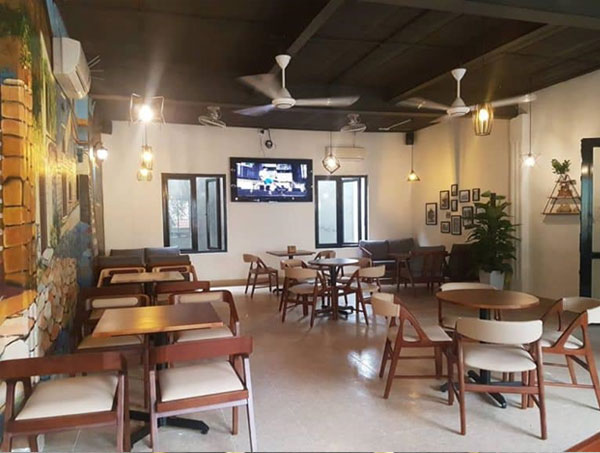 50 Mẫu bàn ghế cafe đẹp nhất hiện nay 12 Bộ bàn ghế cafe gỗ cao cấp