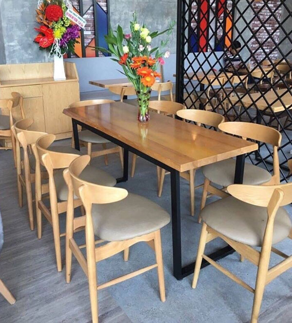 50 Mẫu bàn ghế cafe đẹp nhất hiện nay 16 Bộ bàn ghế cafe gỗ và nệm