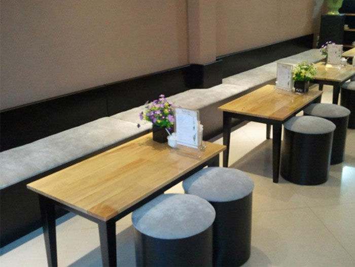 50 Mẫu bàn ghế cafe đẹp nhất hiện nay 7 Bộ bàn ghế sofa dùng trong các quán cafe dành cho không gian nhỏ