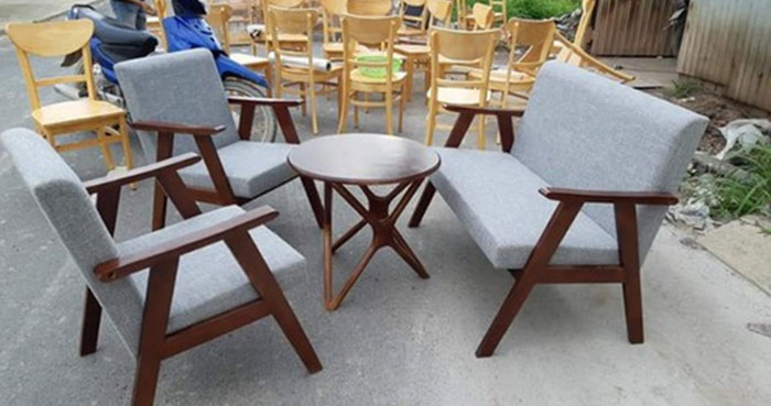 50 Mẫu bàn ghế cafe đẹp nhất hiện nay 3 Bộ bàn ghế sofa với khung gỗ thiết kế đơn giản