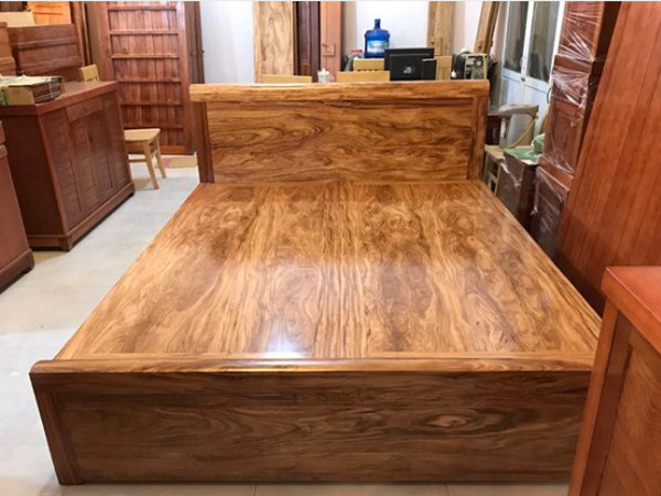 Top 12 mẫu giường gỗ đẹp nhất 2021 4 Giường gỗ đinh hương có mùi hương bền theo thời gian