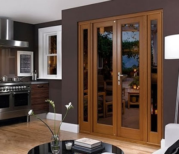 Mẫu cửa phòng khách bằng gỗ kính sang trọng