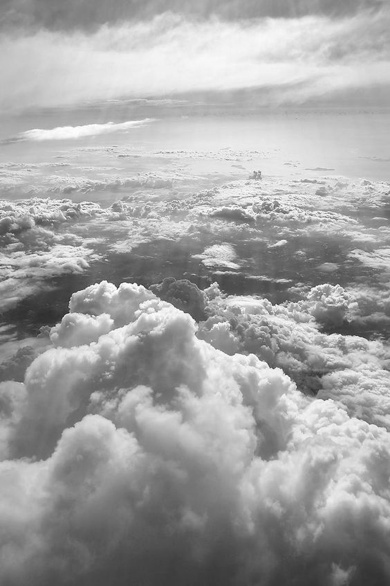 Hình nền đen trắng buồn về đám mây