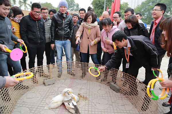 Top 60+ trò chơi dân gian Việt Nam phổ biến nhất 58 Tìm hiểu về trò chơi dân gian ném vòng cổ vịt