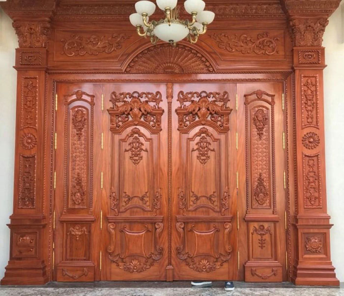 Mẫu cửa gỗ tân cổ điển 4 cánh đẹp dành cho biệt thự cao cấp