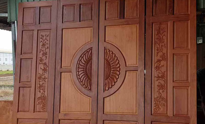Mẫu cửa gỗ tân cổ điển 4 cánh đẹp thiết kế đơn giản những không kém phần đọc đáo thể hiển được đẳng cấp của chủ nhân