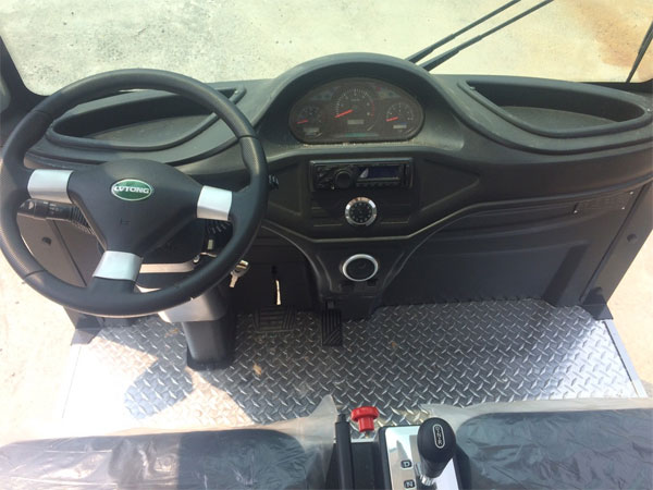 Bộ hệ thống điều khiển của chở khách 14 chỗ đẹp và đơn giản