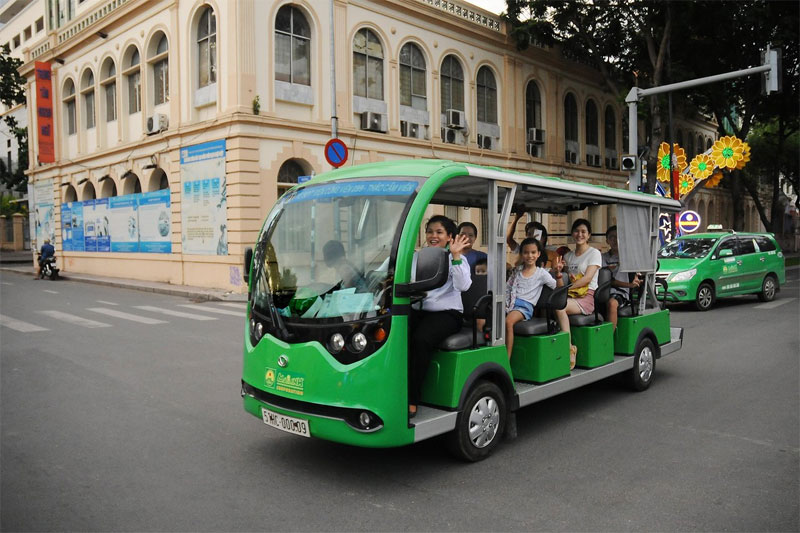 Xe điện 11 chỗ trong thành phố