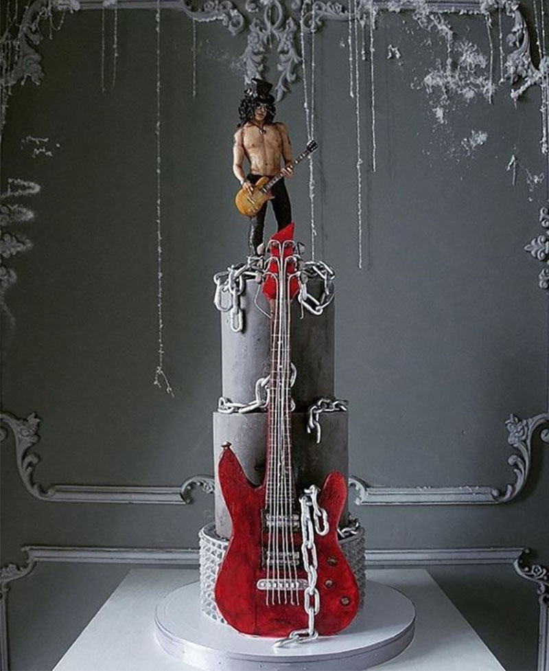 Hình ảnh bánh sinh nhật đẹp cho bé trai thích chơi búp bê rock