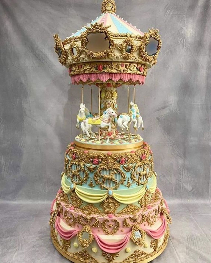 Hình ảnh bánh sinh nhật đẹp hình vòng quay cưỡi ngựa