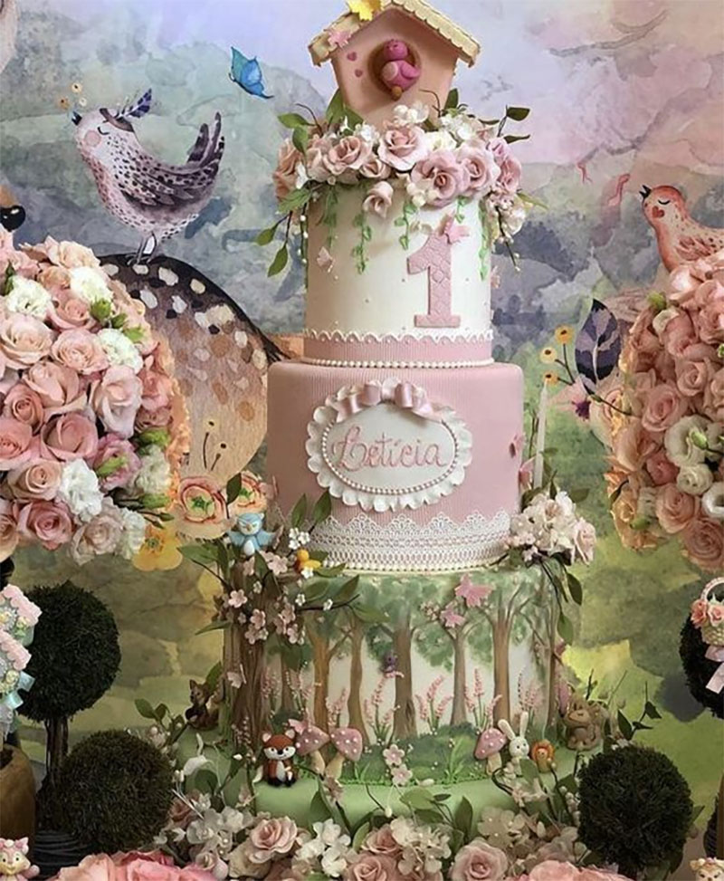 Hình ảnh bánh sinh nhật đẹp như bức tranh cổ tích