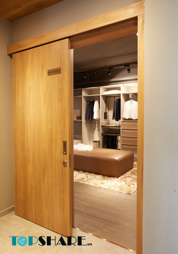 Mẫu cửa gỗ lùa bằng gỗ tự nhiên đẹp