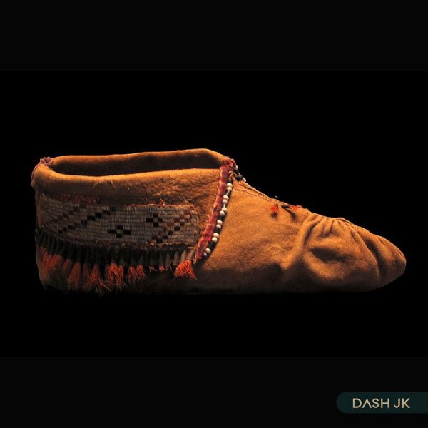 Hình ảnh giày Moccasins trong lịch sử 
