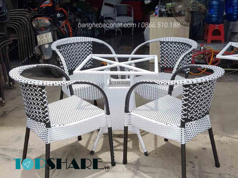 Mẫu bàn ghế cafe nhựa giả mây hiện đại