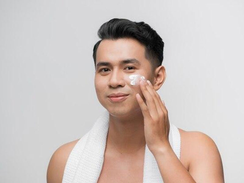 Sau khi dùng sữa rửa mặt nên làm gì để tối ưu hiệu quả 13 Sử dụng kem chống nắng