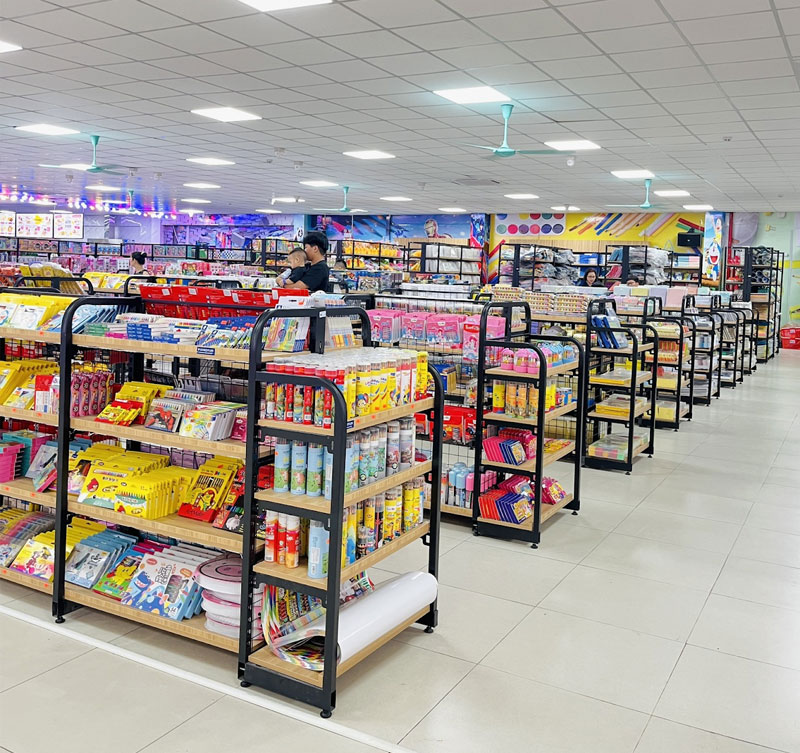Kệ trưng bày bằng gỗ: Lựa chọn hàng đầu cho cửa hàng hiện đại 6 Kệ gỗ khung sắt chắc chắn, bền đẹp