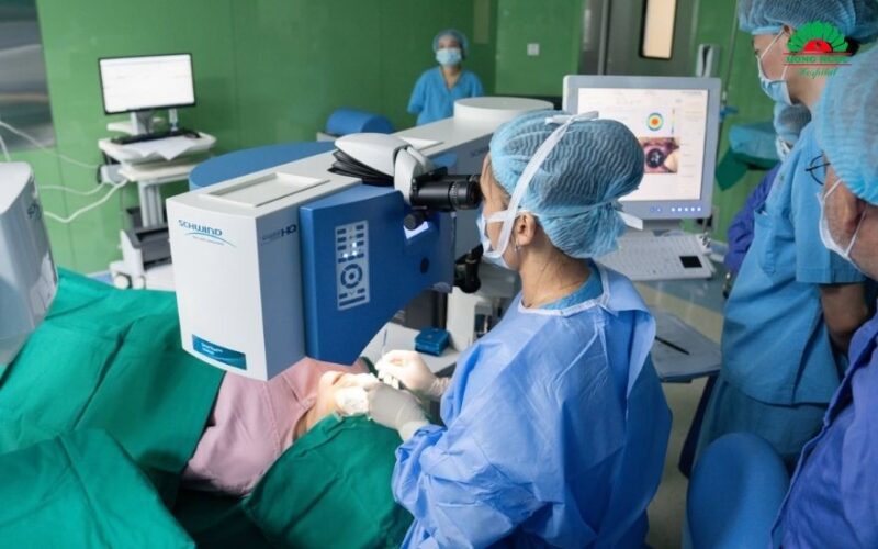 Giải pháp nhãn khoa toàn diện tại Trung tâm Mắt Hồng Ngọc: Từ tầm soát đến phẫu thuật chuyên sâu 6 Phòng mổ vô khuẩn cùng hệ thống máy móc tân tiến hỗ trợ bác sĩ thực hiện an toàn các ca đại phẫu nhãn khoa.